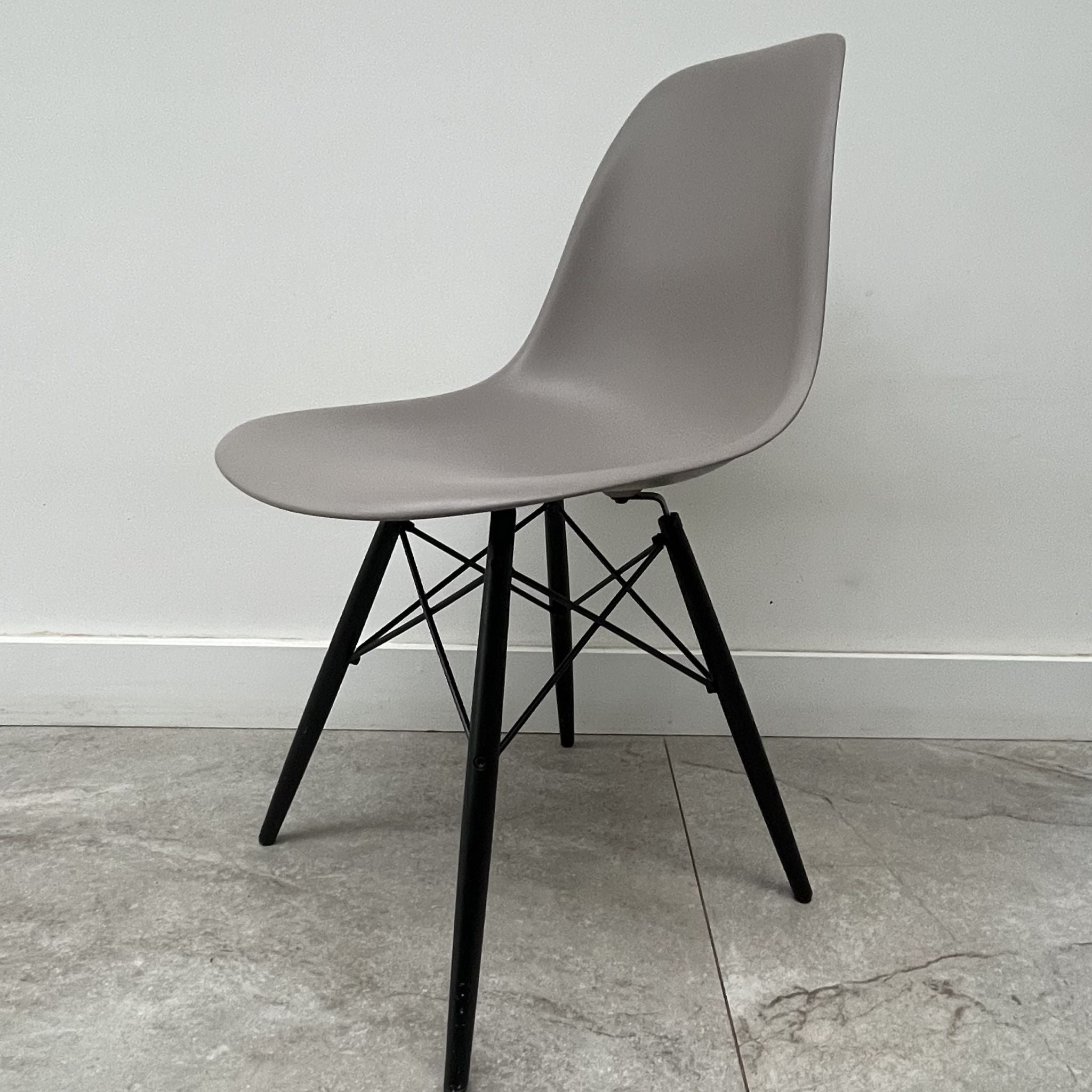 Charles Eames DSW for Vitra x4