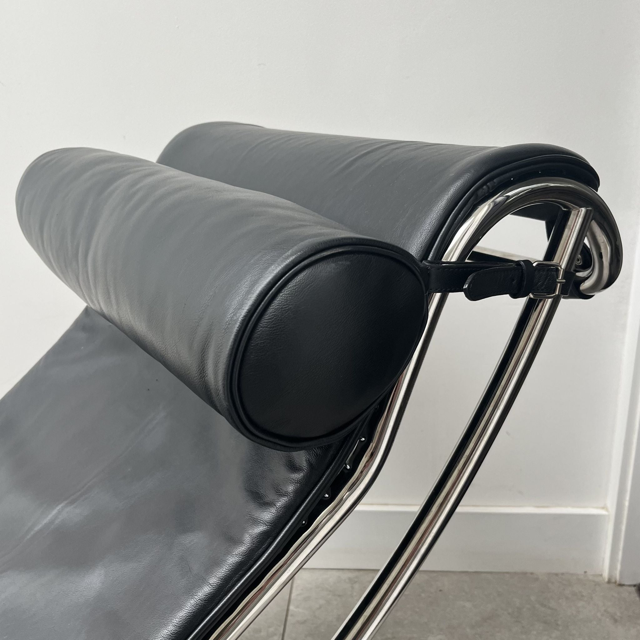 Le Corbusier LC4 Chaise for Cassina x2