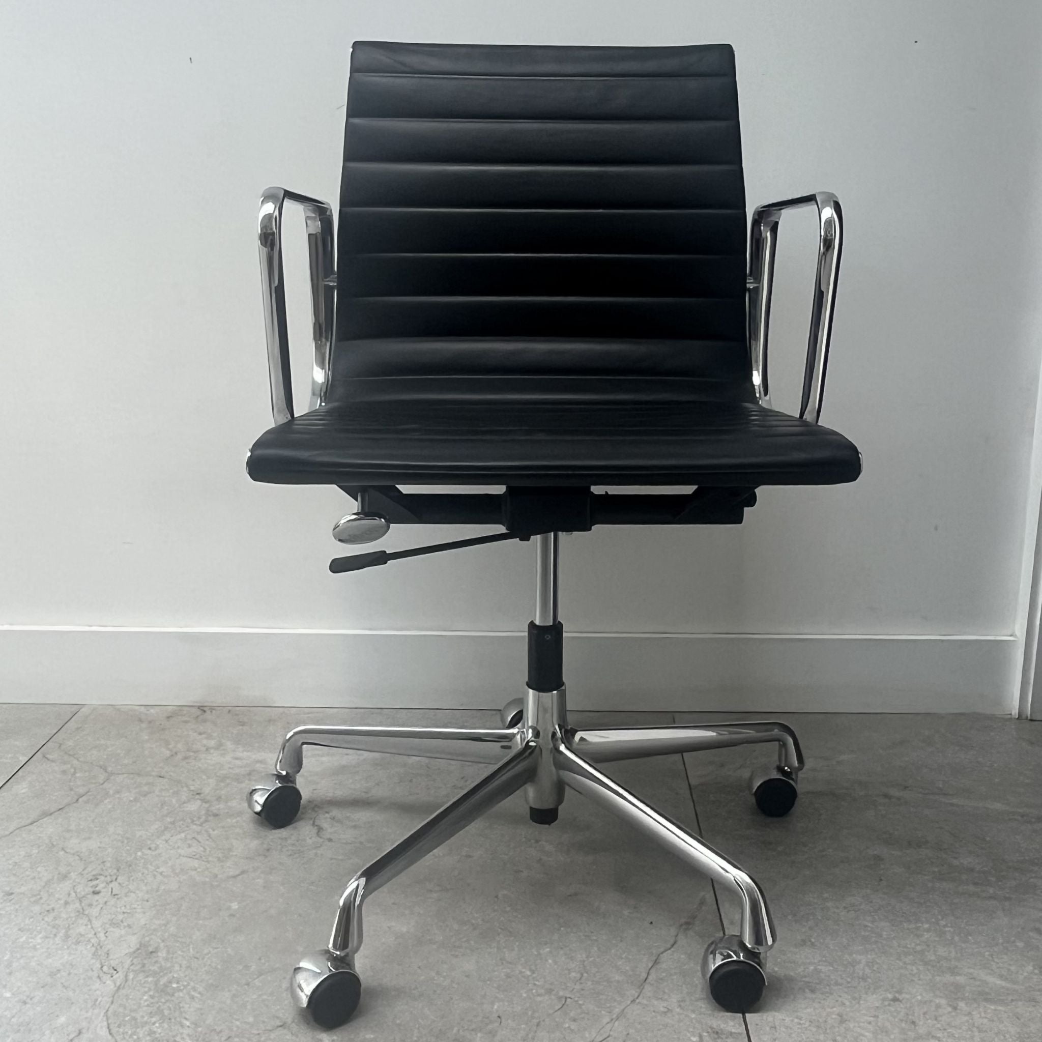 Charles Eames EA1117 for Vitra