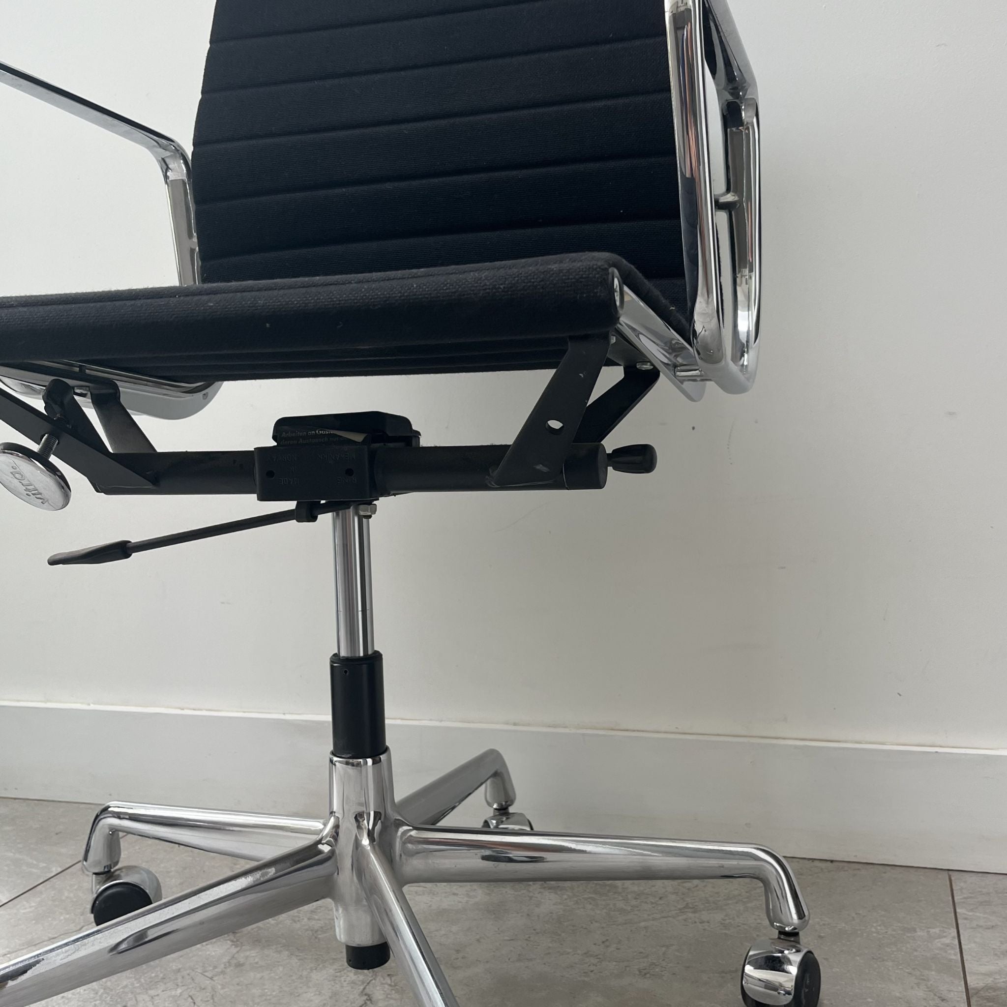 Charles Eames EA1117 for Vitra