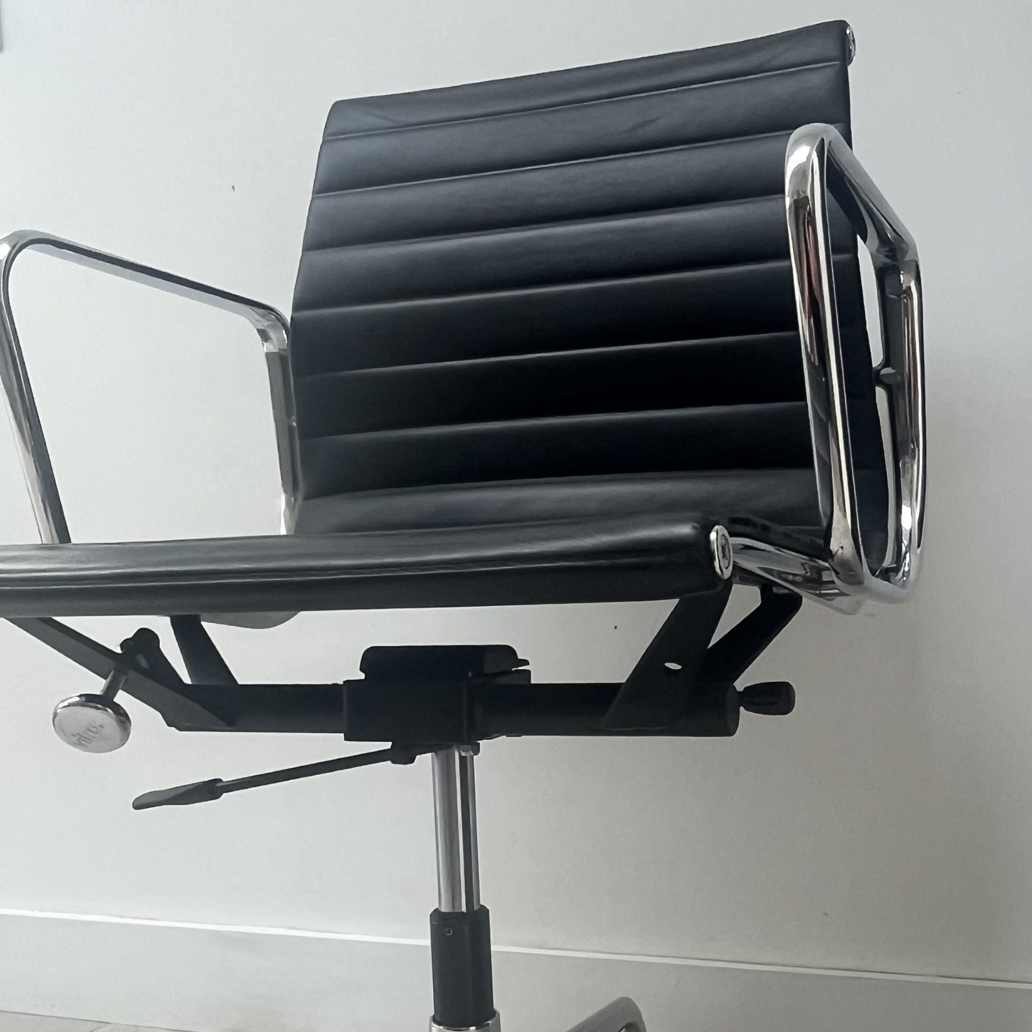 Charles Eames EA1117 for Vitra