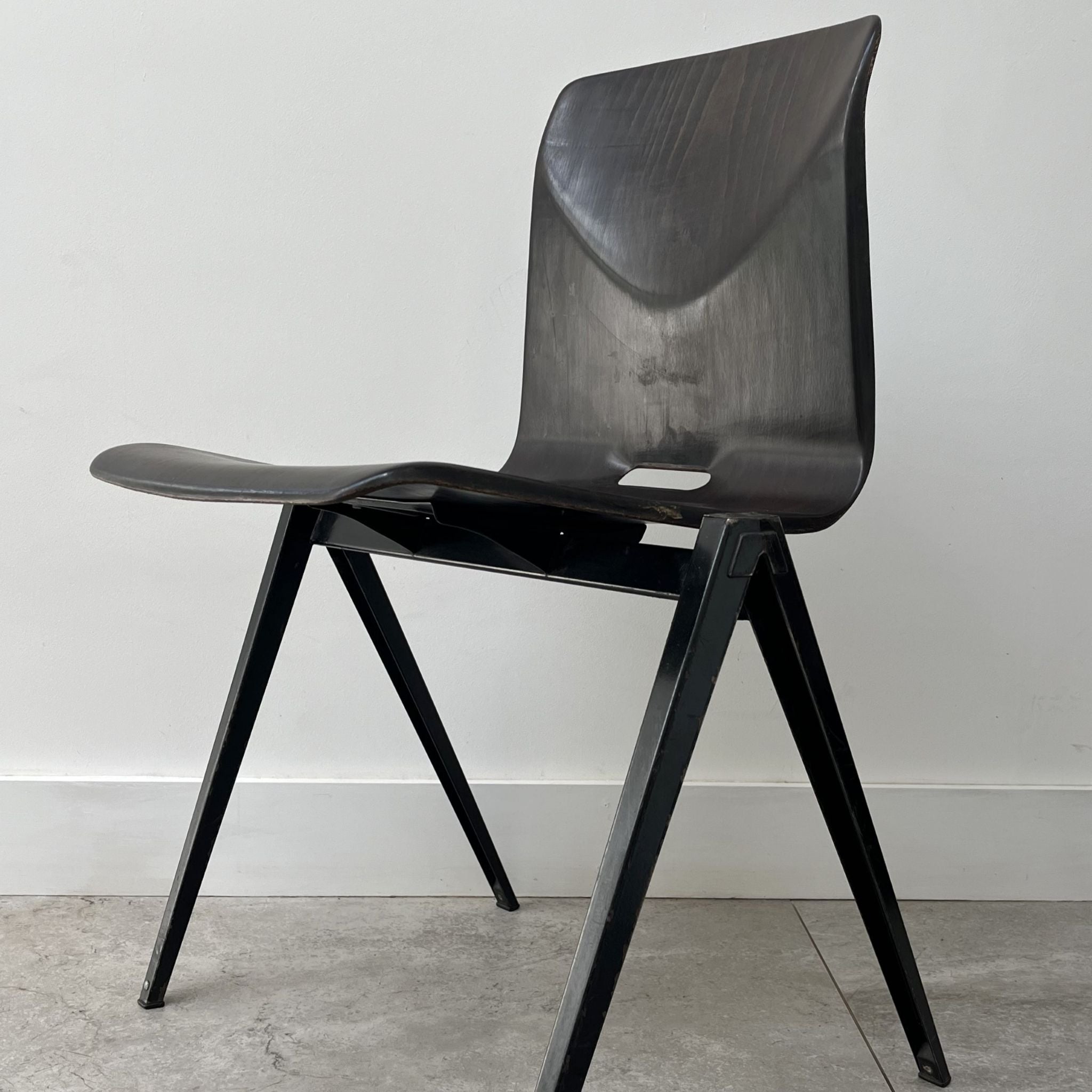 Pagholz Galvanitas S22 Stacking Chair x14