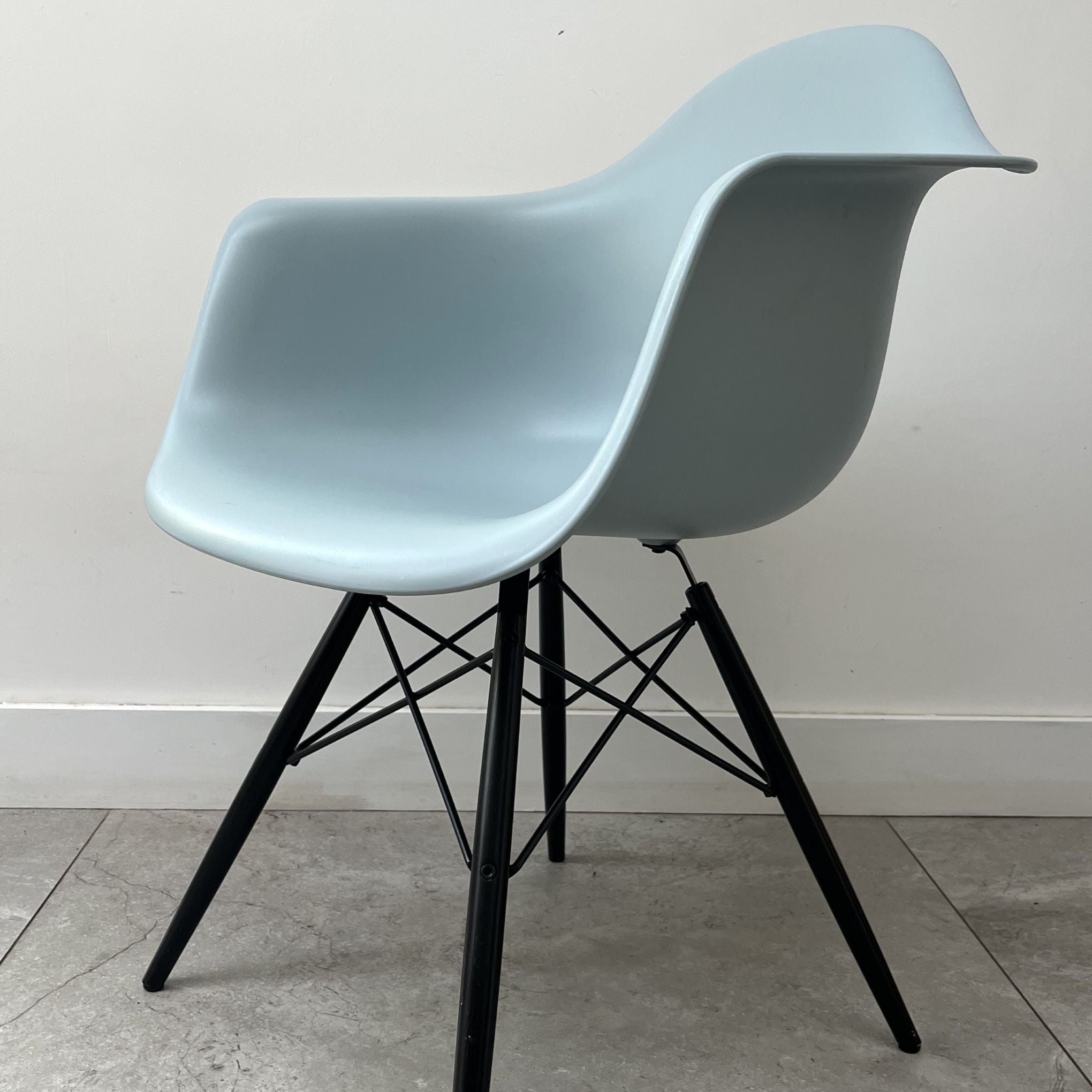 Charles Eames DAW for Vitra x4