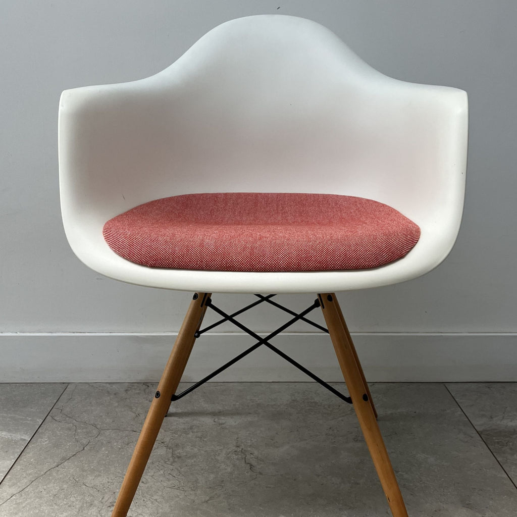 Charles Eames DAW for Vitra x5