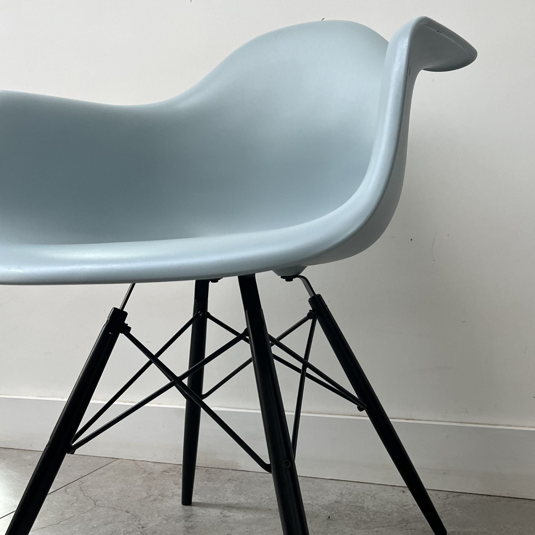 Charles Eames DAW for Vitra x4