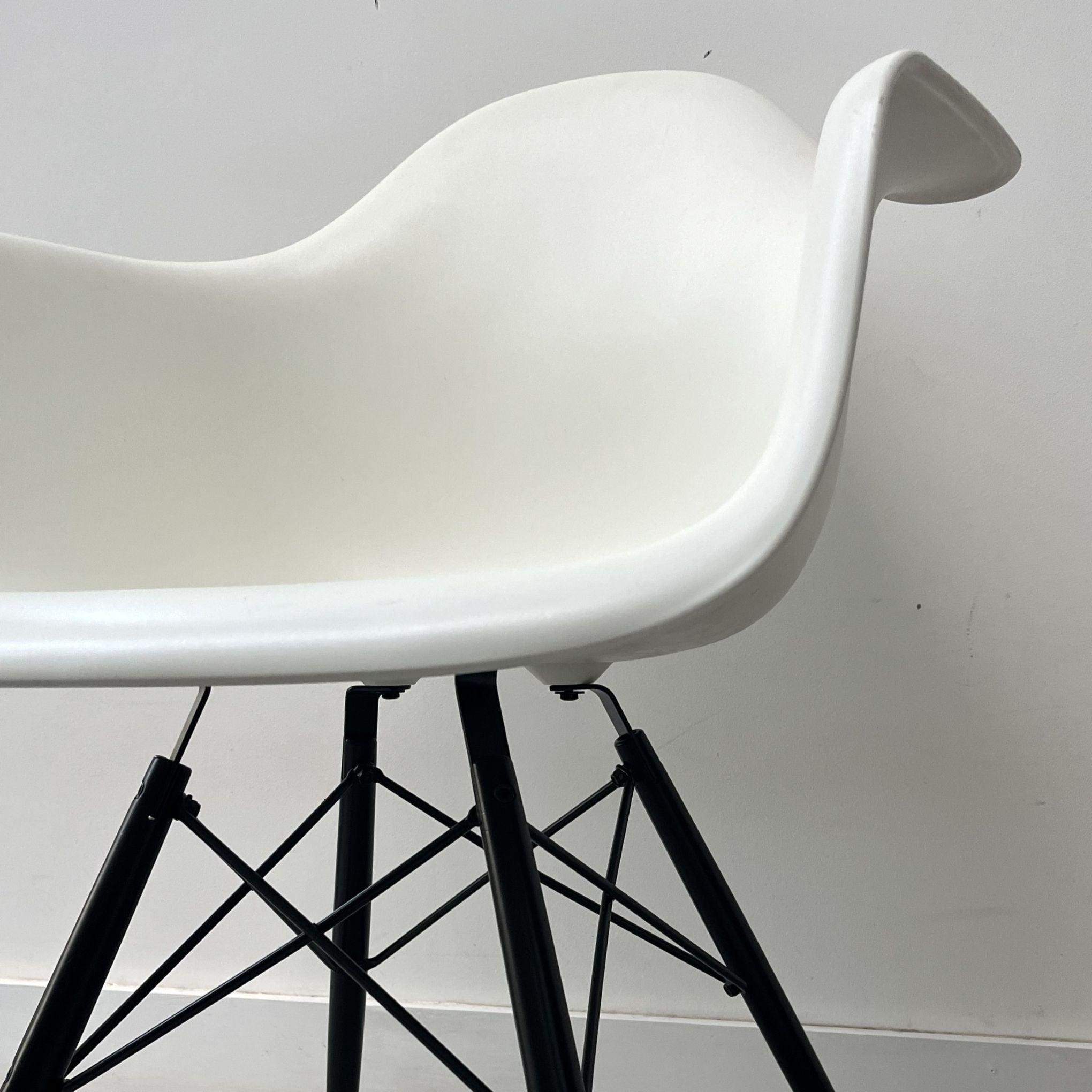 Charles Eames DAW for Vitra x5
