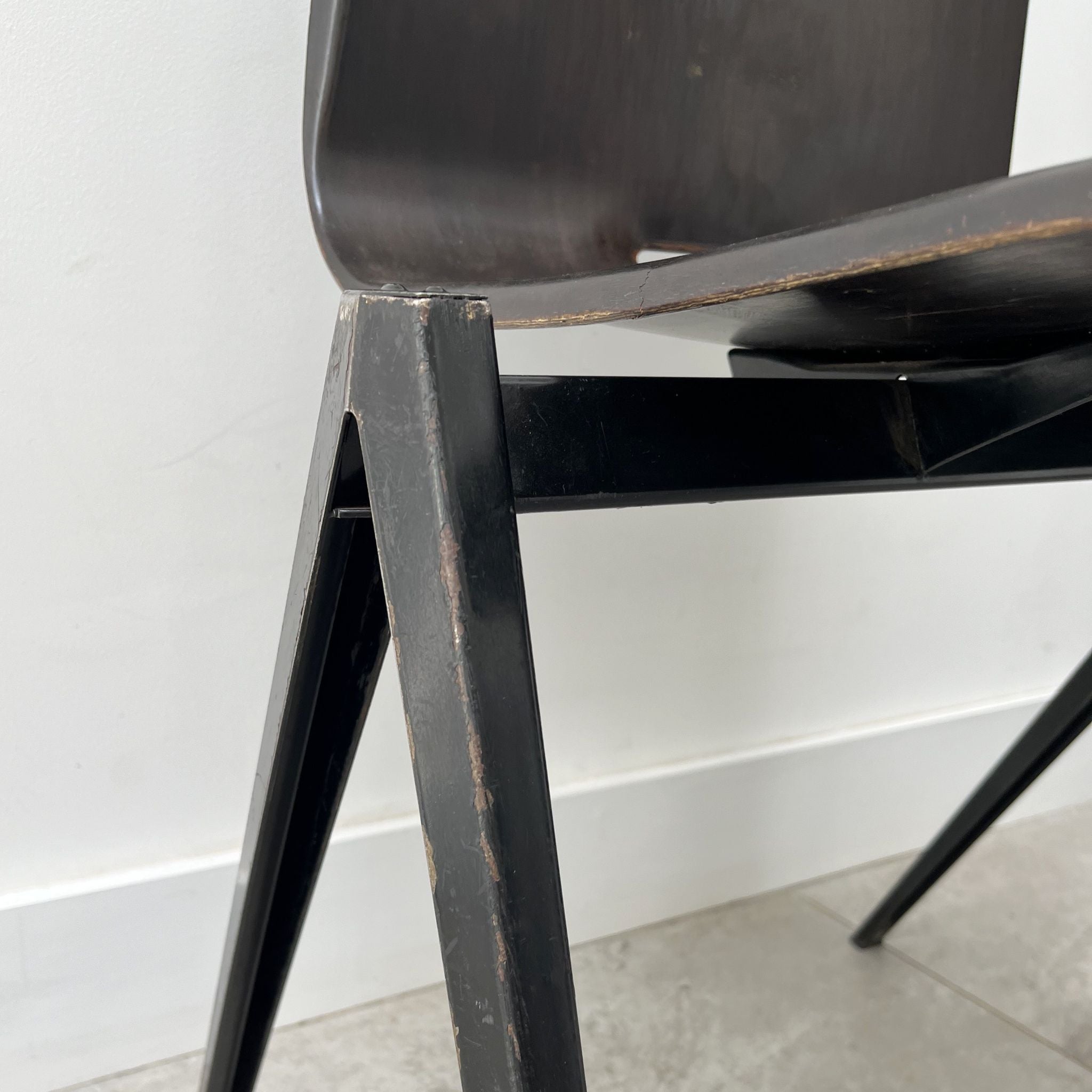 Pagholz Galvanitas S22 Stacking Chair x14