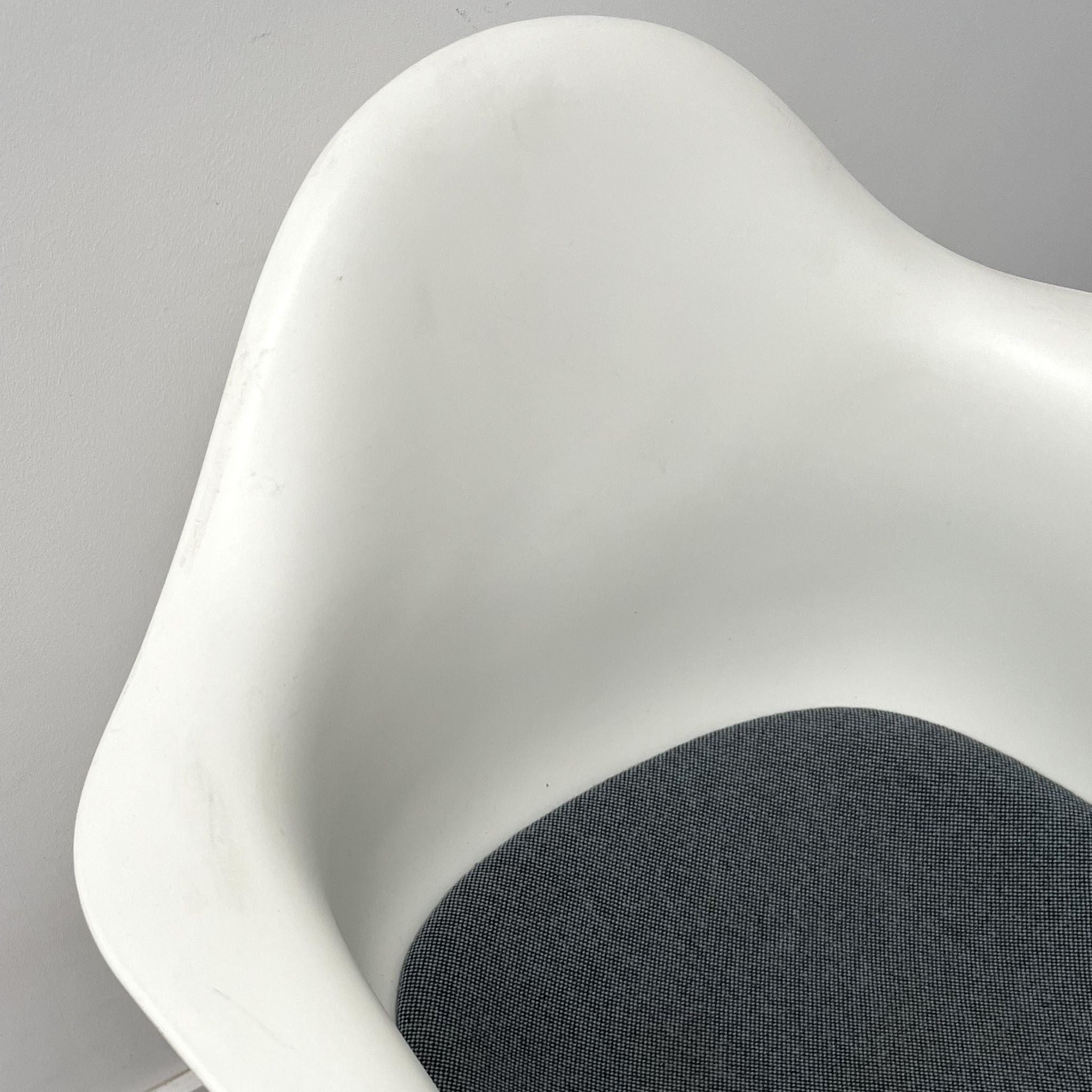 Charles Eames DAW for Vitra x6