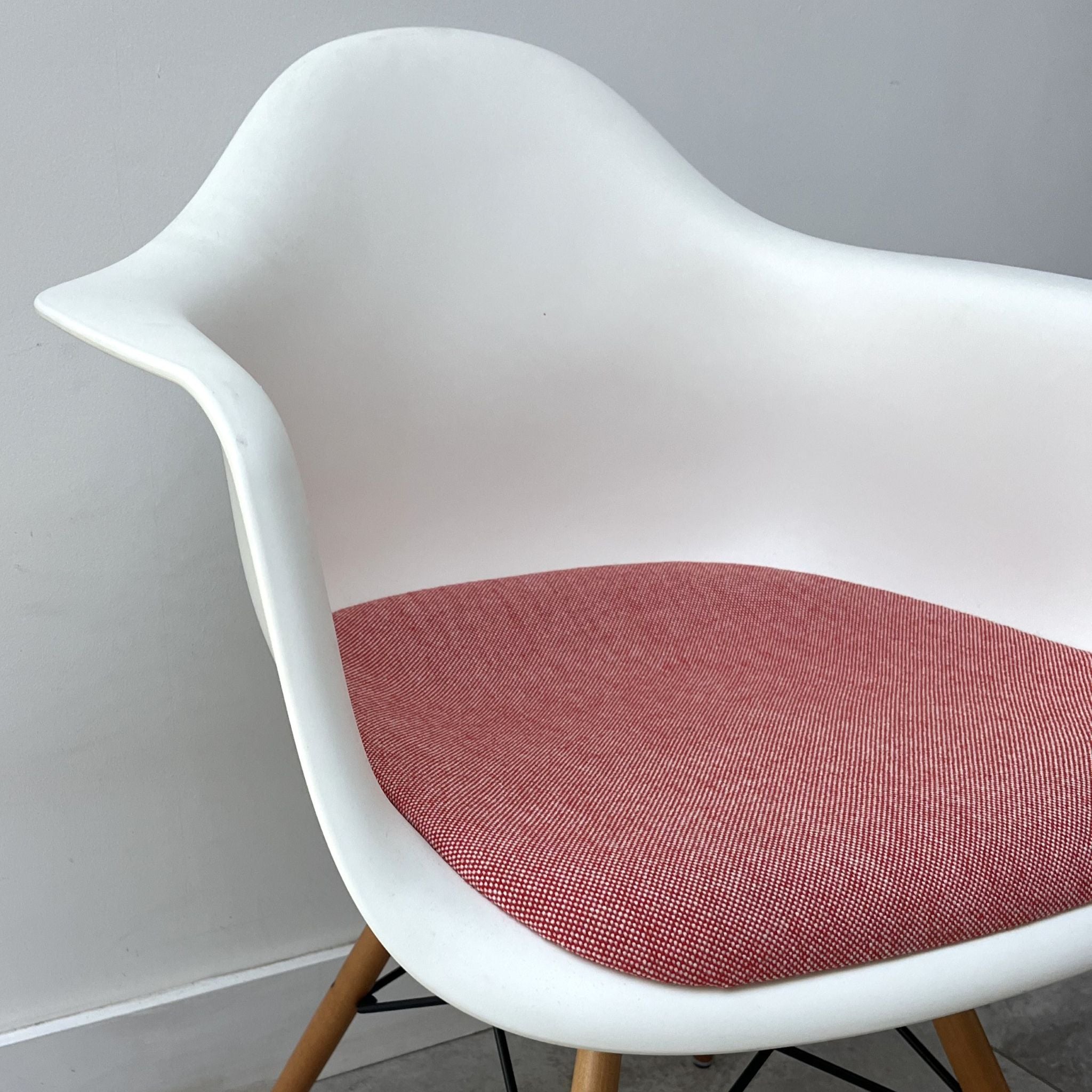 Charles Eames DAW for Vitra x5